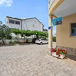 Beautiful Apartment In Vodice With Wifi Apartment