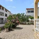 Beautiful Apartment In Vodice With Wifi *