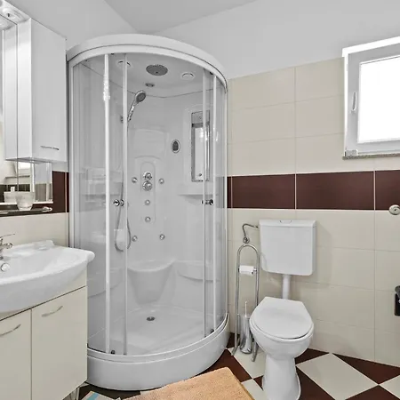 1 Bedroom Amazing In Appartamento Vodice