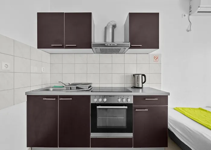 1 Bedroom Amazing In Apartment *